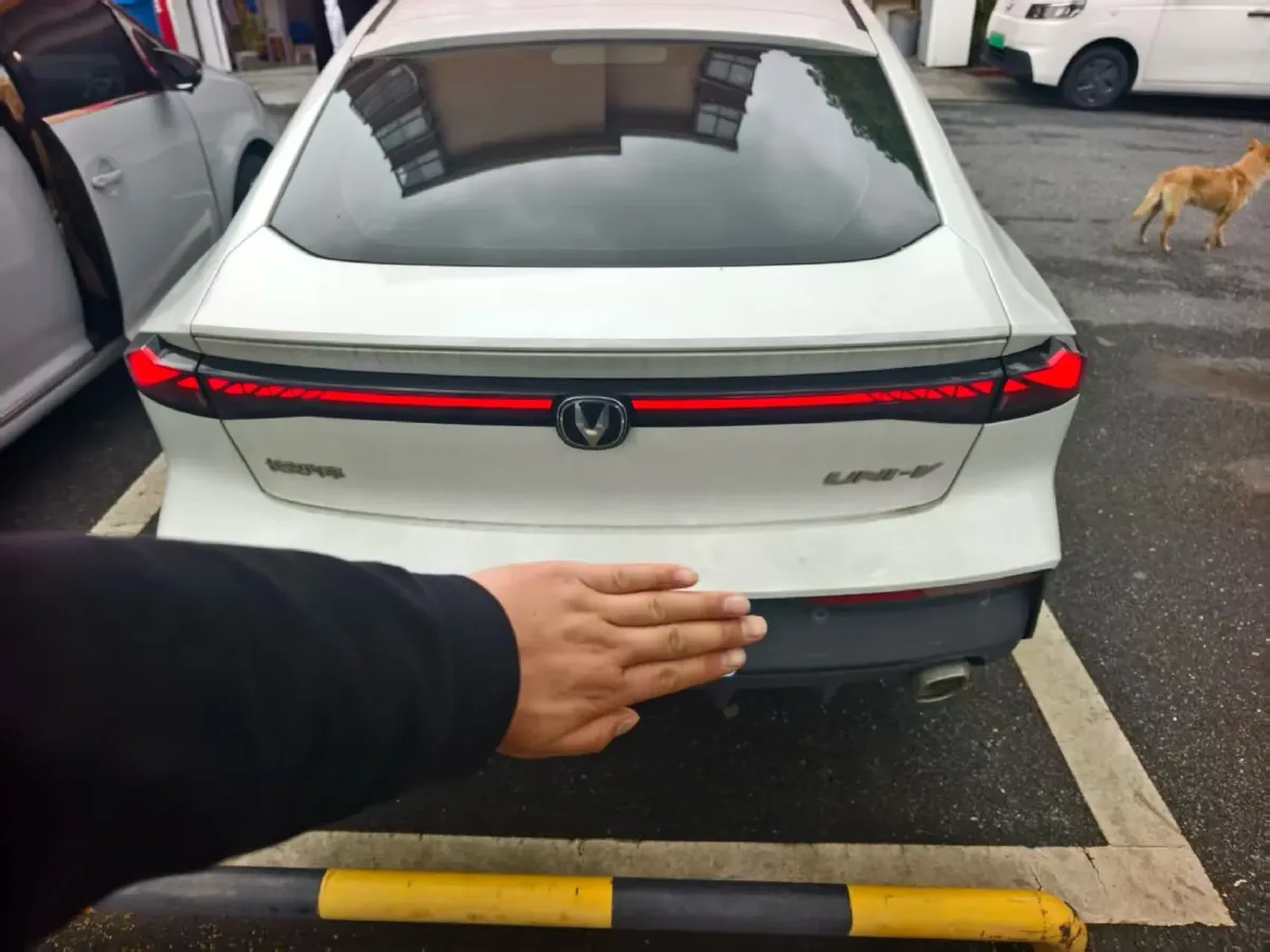 2022 ChangAn UNI-V 1.5T 188HP L4 7DCT,autocango,china used car exporter,china ev exporter,chinese used car exporter,chinese used ev exporter