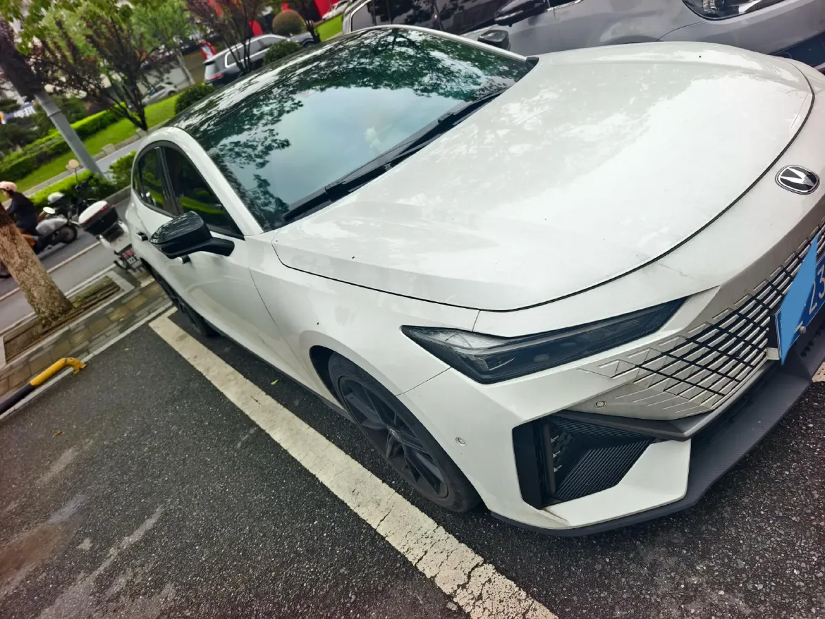 2022 ChangAn UNI-V 1.5T 188HP L4 7DCT,autocango,china used car exporter,china ev exporter,chinese used car exporter,chinese used ev exporter