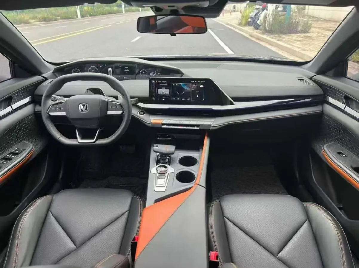 2022 ChangAn UNI-V 1.5T 188HP L4 7DCT,autocango,china used car exporter,china ev exporter,chinese used car exporter,chinese used ev exporter