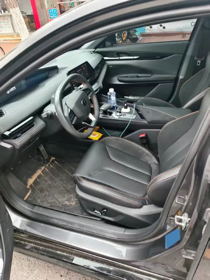 2022 ChangAn UNI-V 2.0T 233HP L4 8AT,autocango,china used car exporter,china ev exporter,chinese used car exporter,chinese used ev exporter