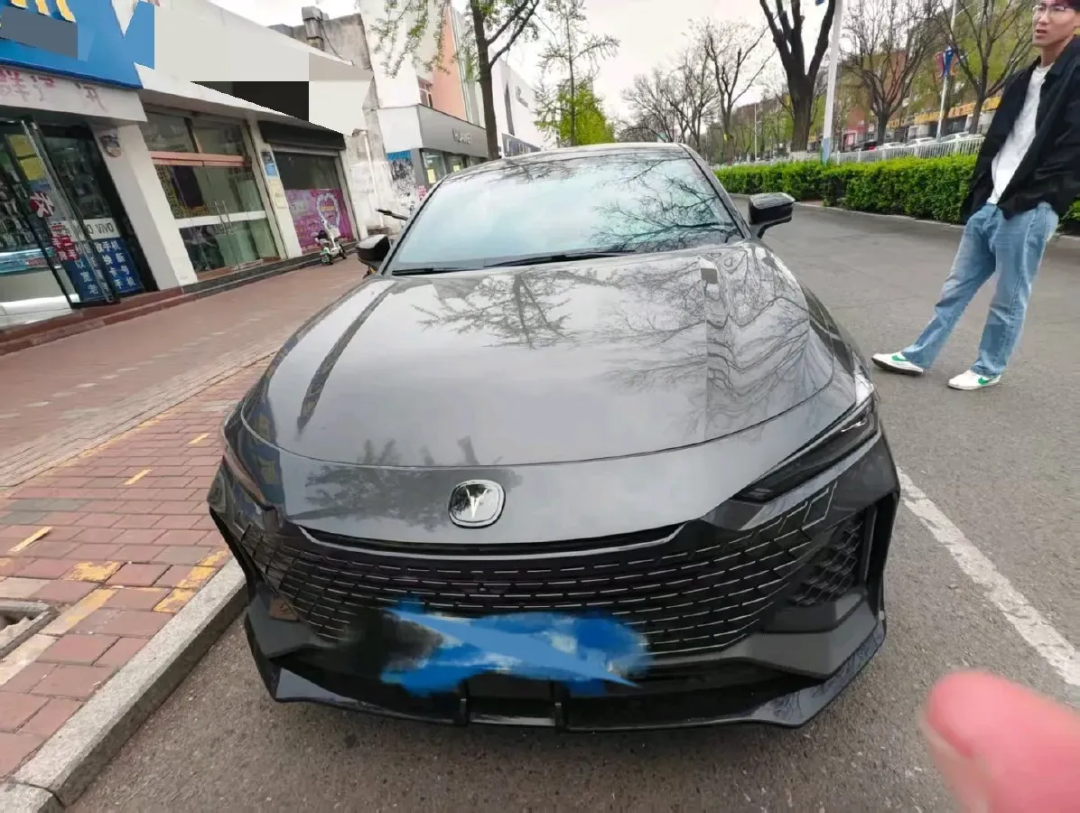 2022 ChangAn UNI-V 2.0T 233HP L4 8AT,autocango,china used car exporter,china ev exporter,chinese used car exporter,chinese used ev exporter