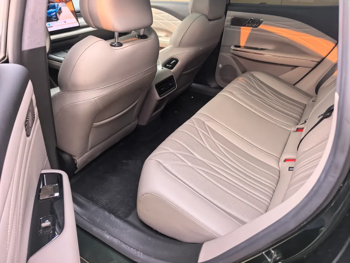 2025 Geely Galaxy Starshine 8 1.5T 163HP L4 3DHT PHEV 27.69KWH,autocango,china used car exporter,china ev exporter,chinese used car exporter,chinese used ev exporter