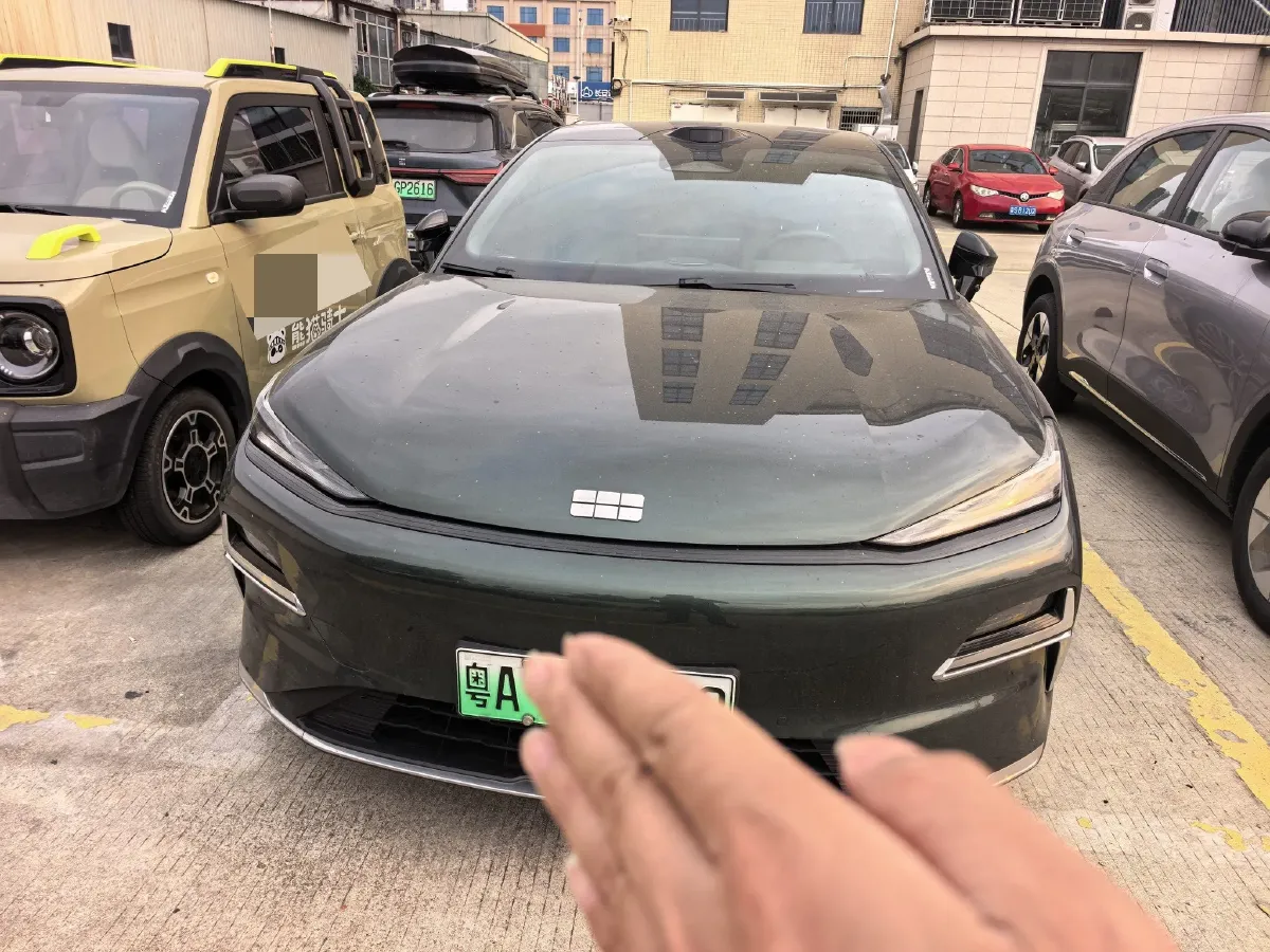 2025 Geely Galaxy Starshine 8 1.5T 163HP L4 3DHT PHEV 27.69KWH,autocango,china used car exporter,china ev exporter,chinese used car exporter,chinese used ev exporter