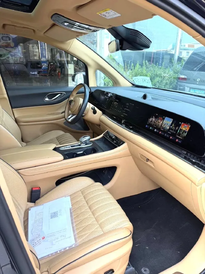 2022 Voyah Dream 1.5T 136HP L4 PHEV 25.57KWH,autocango,china used car exporter,china ev exporter,chinese used car exporter,chinese used ev exporter