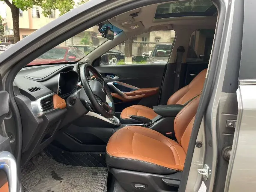 2017 HaiMa S5 Young Edition 1.6L 122HP L4 5MT,autocango,china used car exporter,china ev exporter,chinese used car exporter,chinese used ev exporter