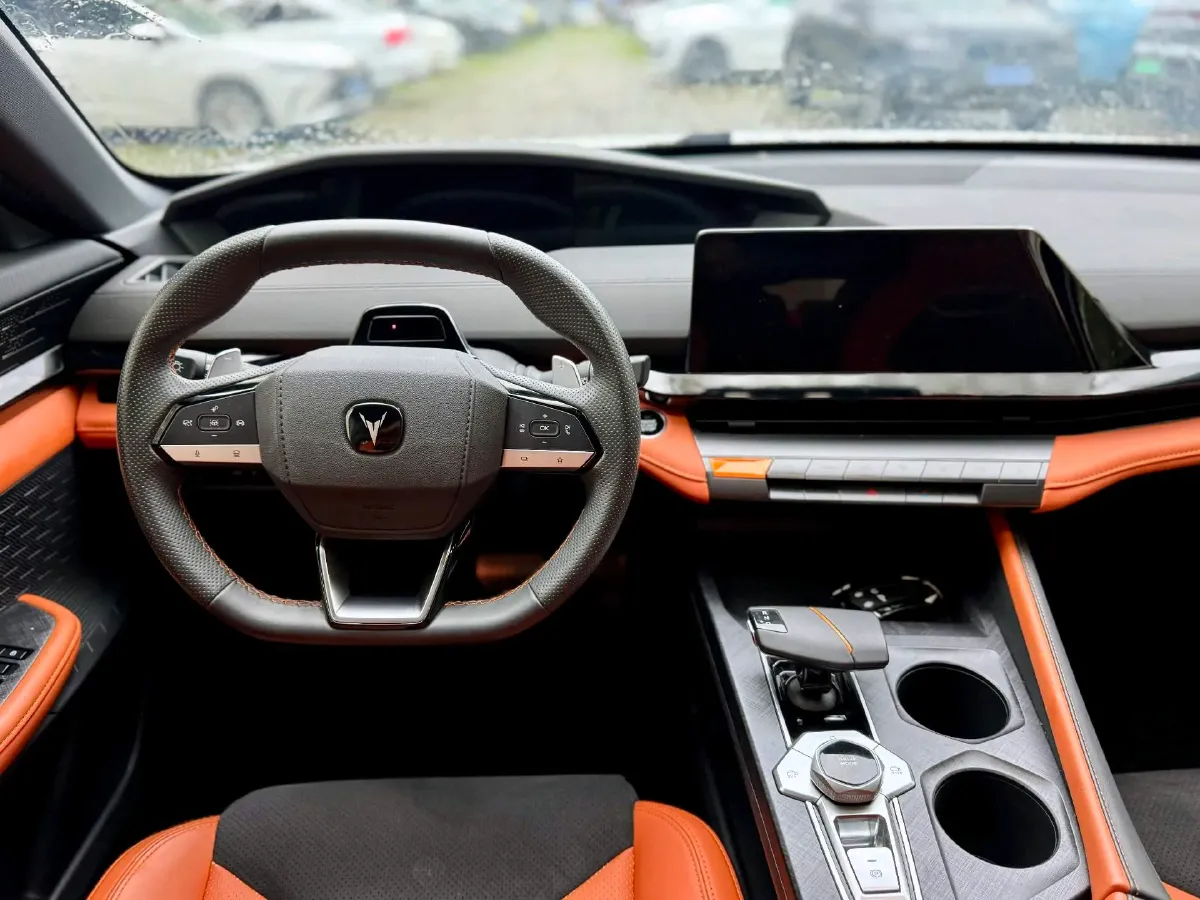 2023 ChangAn UNI-V 1.5T 188HP L4 7DCT,autocango,china used car exporter,china ev exporter,chinese used car exporter,chinese used ev exporter