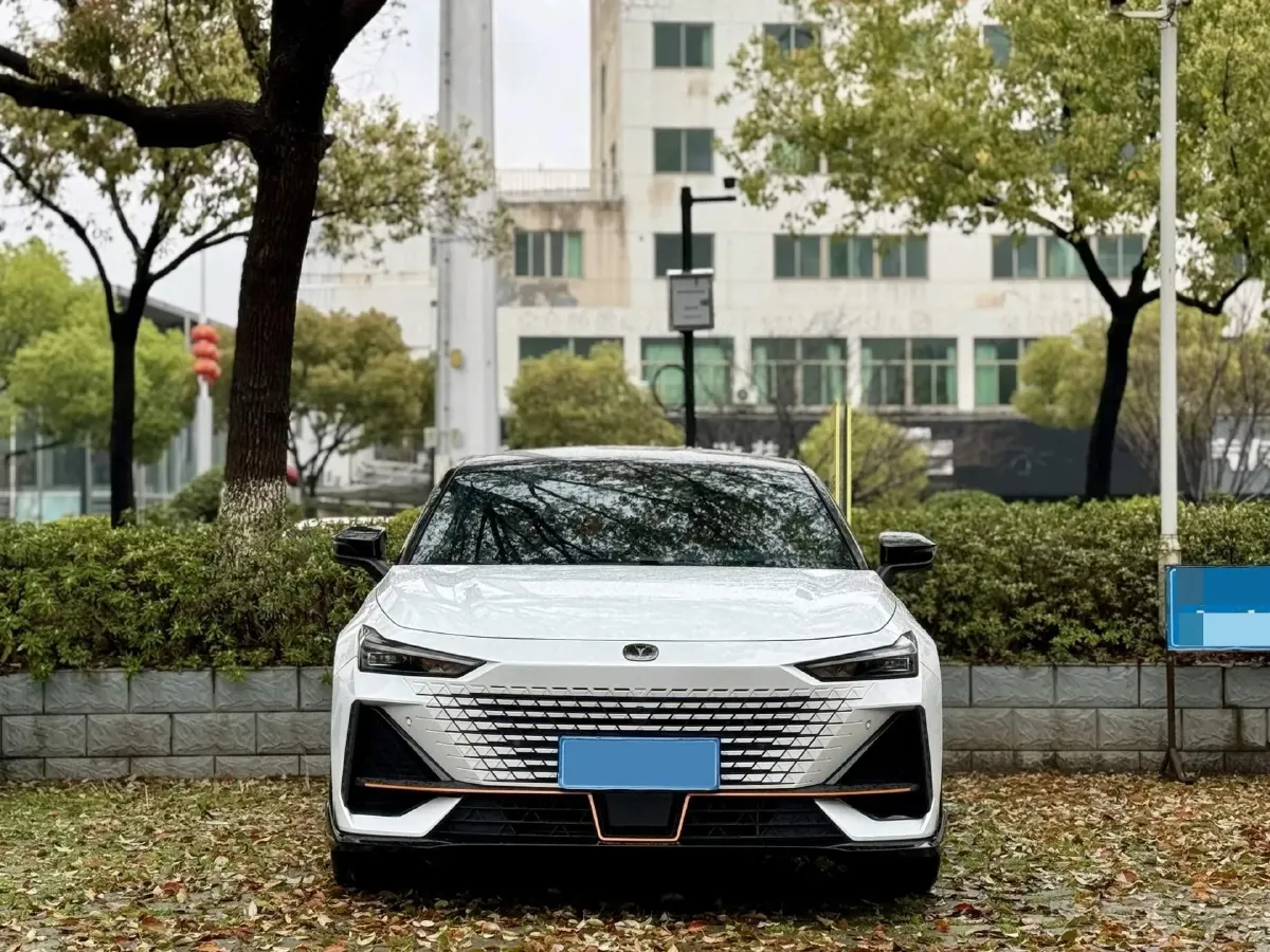 2023 ChangAn UNI-V 1.5T 188HP L4 7DCT,autocango,china used car exporter,china ev exporter,chinese used car exporter,chinese used ev exporter