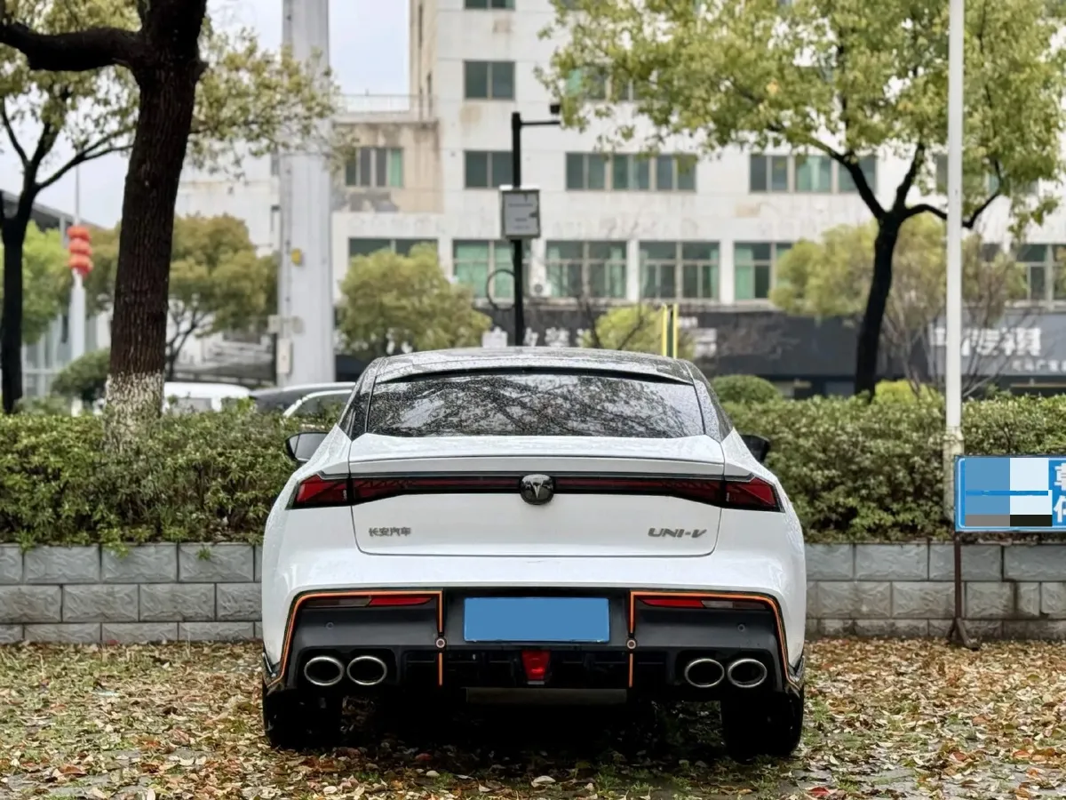 2023 ChangAn UNI-V 1.5T 188HP L4 7DCT,autocango,china used car exporter,china ev exporter,chinese used car exporter,chinese used ev exporter