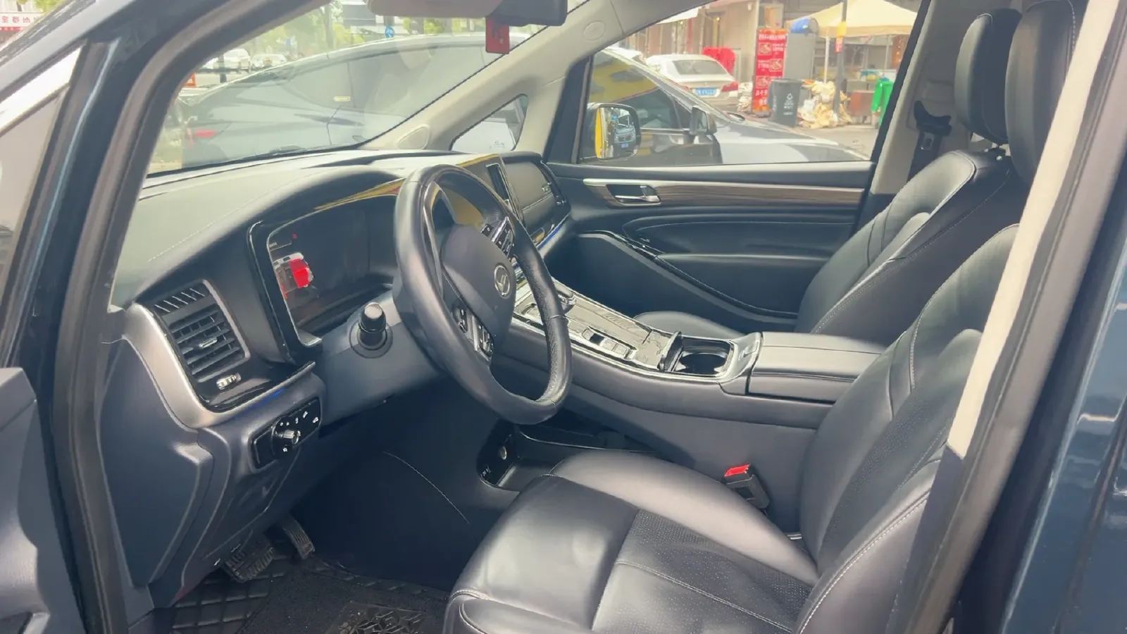 2021 GAC Trumpchi M8 2.0T 252HP L4 8AT,autocango,china used car exporter,china ev exporter,chinese used car exporter,chinese used ev exporter