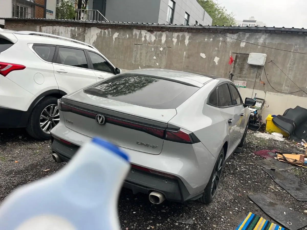 2022 ChangAn UNI-V 1.5T 188HP L4 7DCT,autocango,china used car exporter,china ev exporter,chinese used car exporter,chinese used ev exporter