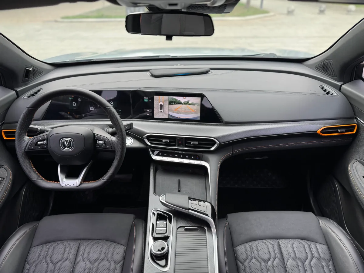 2022 ChangAn UNI-T 1.5T 188HP L4 7DCT,autocango,china used car exporter,china ev exporter,chinese used car exporter,chinese used ev exporter