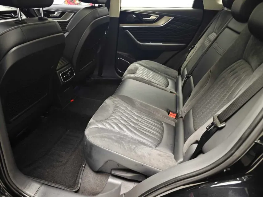 2022 HongQi HS5 2.0T 224HP L4 6AT,autocango,china used car exporter,china ev exporter,chinese used car exporter,chinese used ev exporter