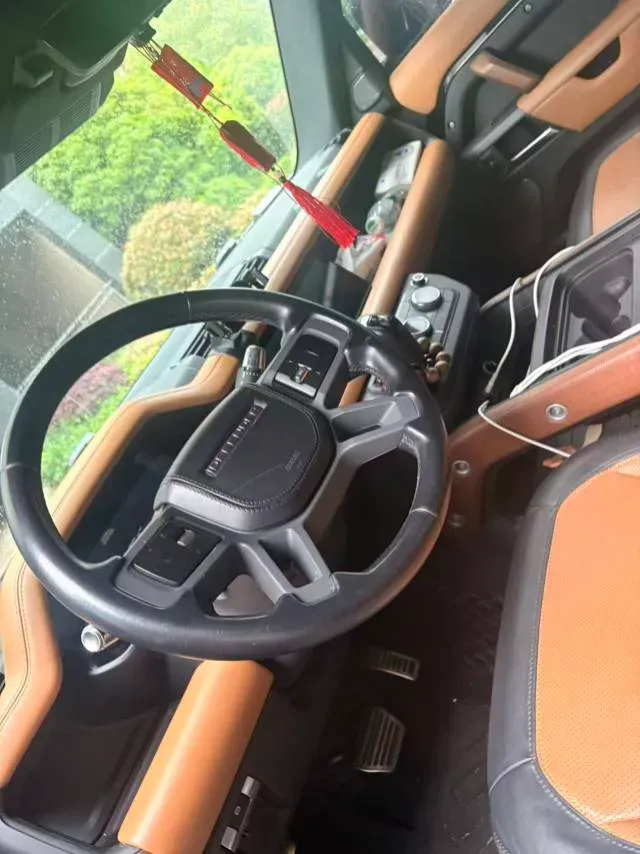 2021 Land Rover Defender 3.0T 400HP L6 8AT,autocango,china used car exporter,china ev exporter,chinese used car exporter,chinese used ev exporter