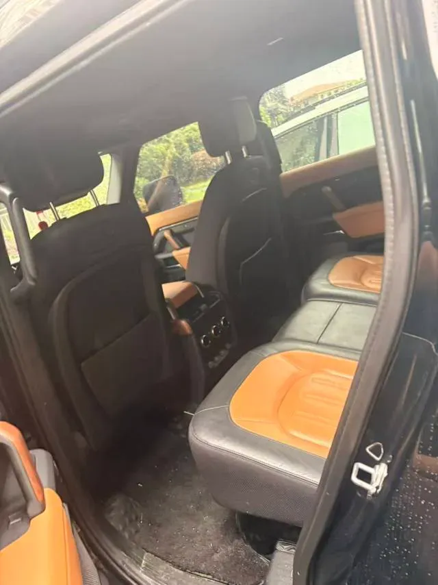 2021 Land Rover Defender 3.0T 400HP L6 8AT,autocango,china used car exporter,china ev exporter,chinese used car exporter,chinese used ev exporter