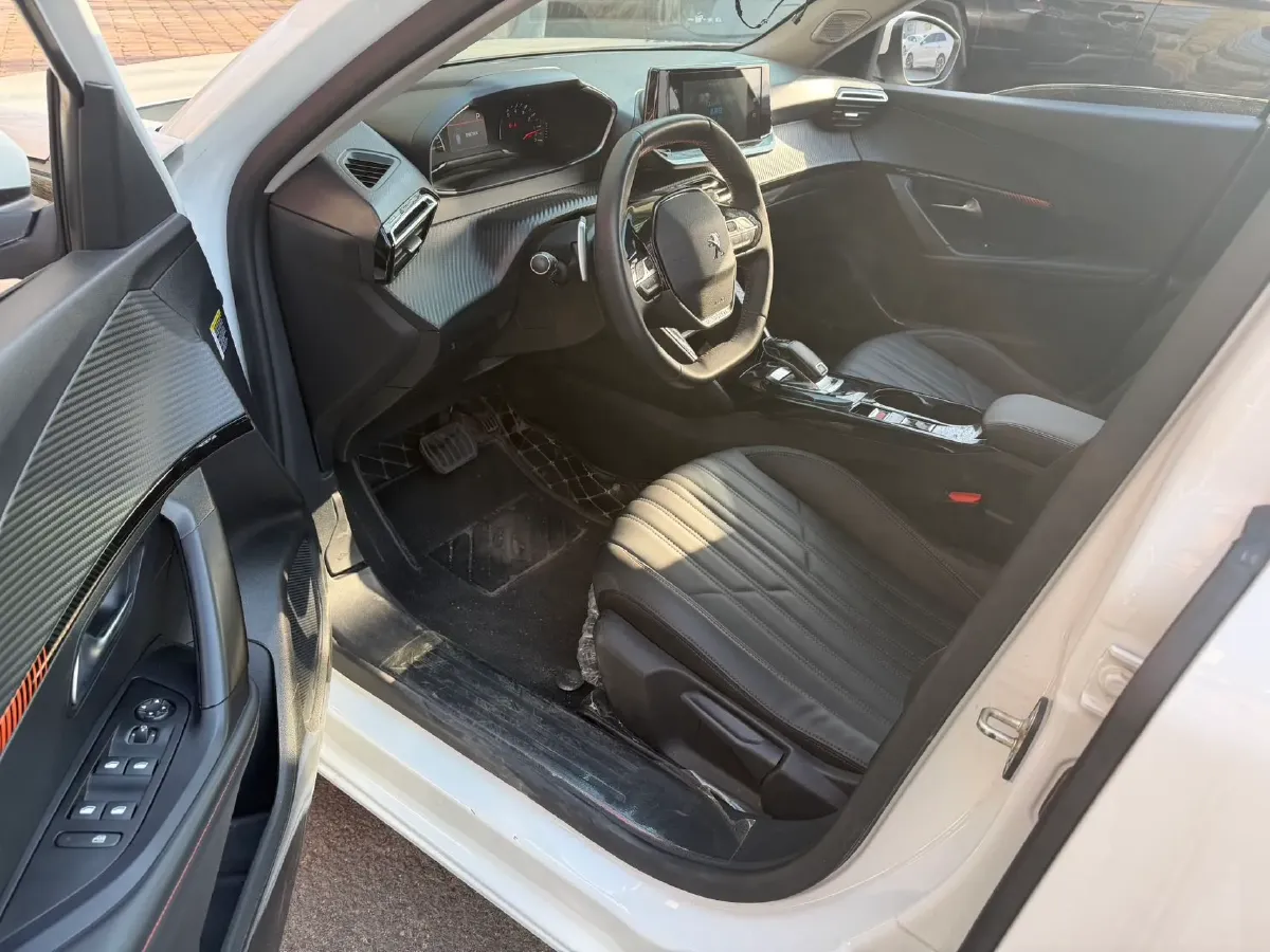 2022 Peugeot 2008 1.2T 136HP L3 6DCT,autocango,china used car exporter,china ev exporter,chinese used car exporter,chinese used ev exporter