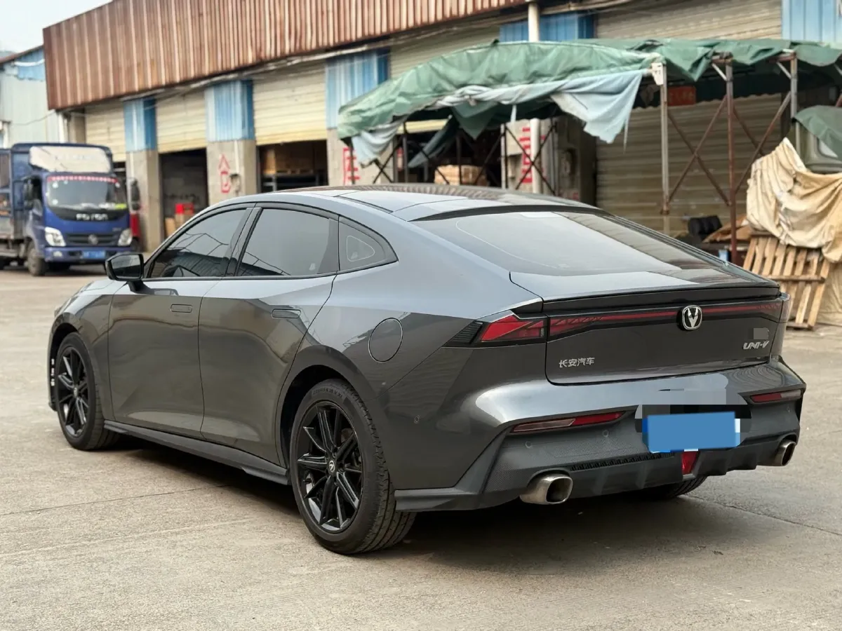 2022 ChangAn UNI-V 1.5T 188HP L4 7DCT,autocango,china used car exporter,china ev exporter,chinese used car exporter,chinese used ev exporter