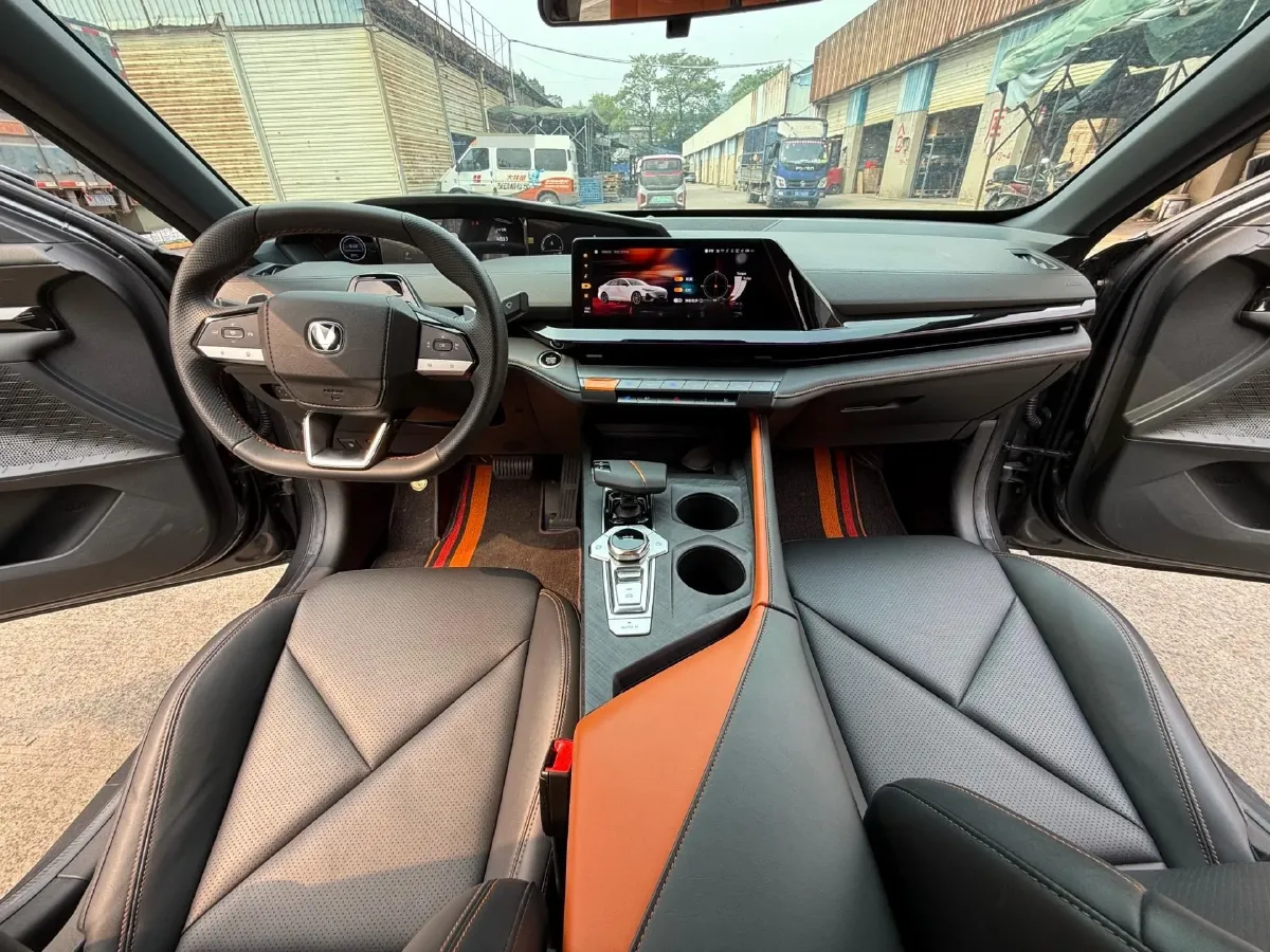 2022 ChangAn UNI-V 1.5T 188HP L4 7DCT,autocango,china used car exporter,china ev exporter,chinese used car exporter,chinese used ev exporter