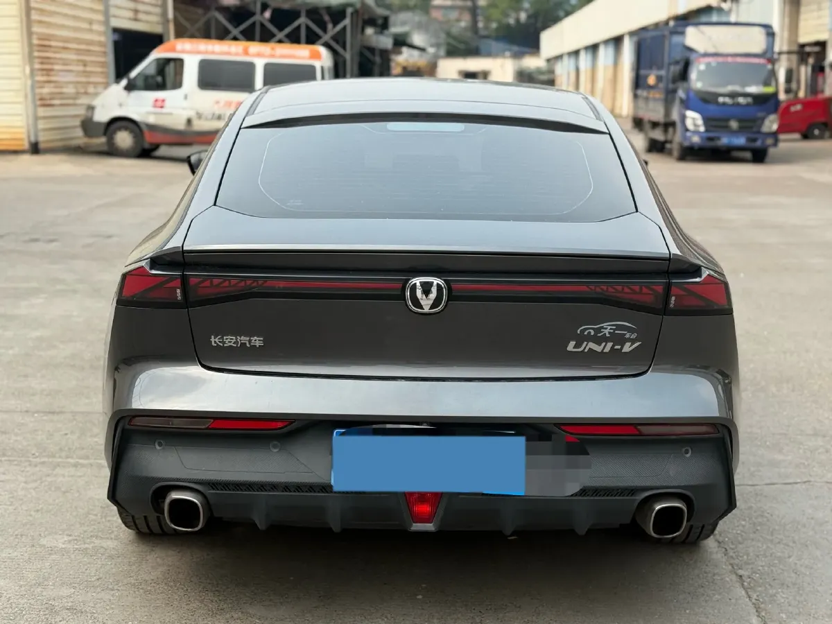 2022 ChangAn UNI-V 1.5T 188HP L4 7DCT,autocango,china used car exporter,china ev exporter,chinese used car exporter,chinese used ev exporter