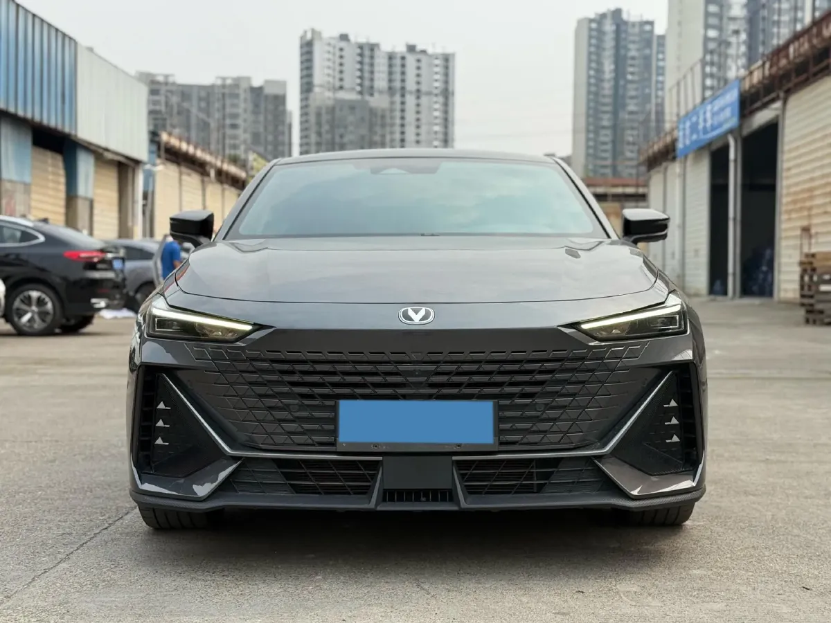 2022 ChangAn UNI-V 1.5T 188HP L4 7DCT,autocango,china used car exporter,china ev exporter,chinese used car exporter,chinese used ev exporter