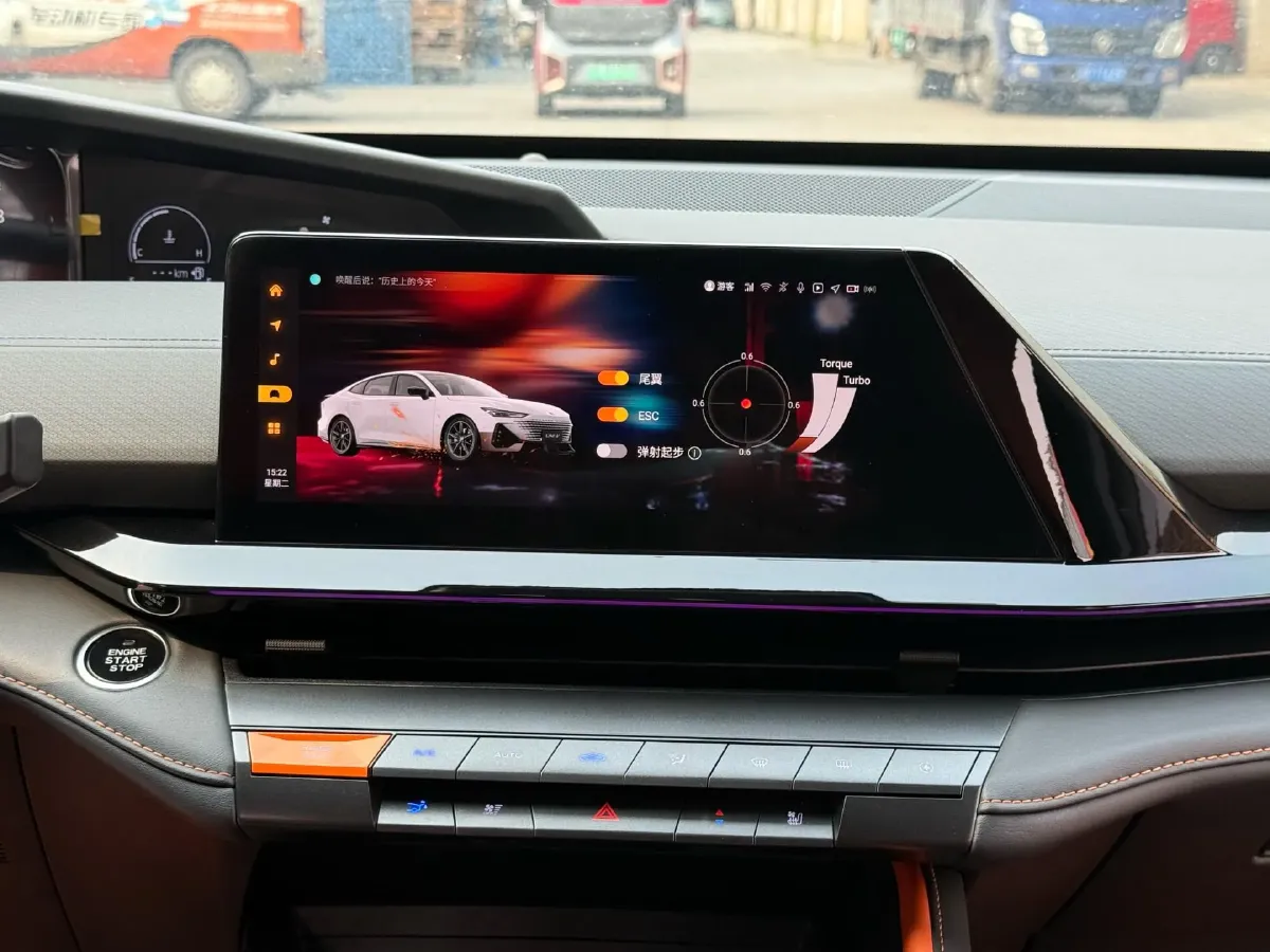 2022 ChangAn UNI-V 1.5T 188HP L4 7DCT,autocango,china used car exporter,china ev exporter,chinese used car exporter,chinese used ev exporter