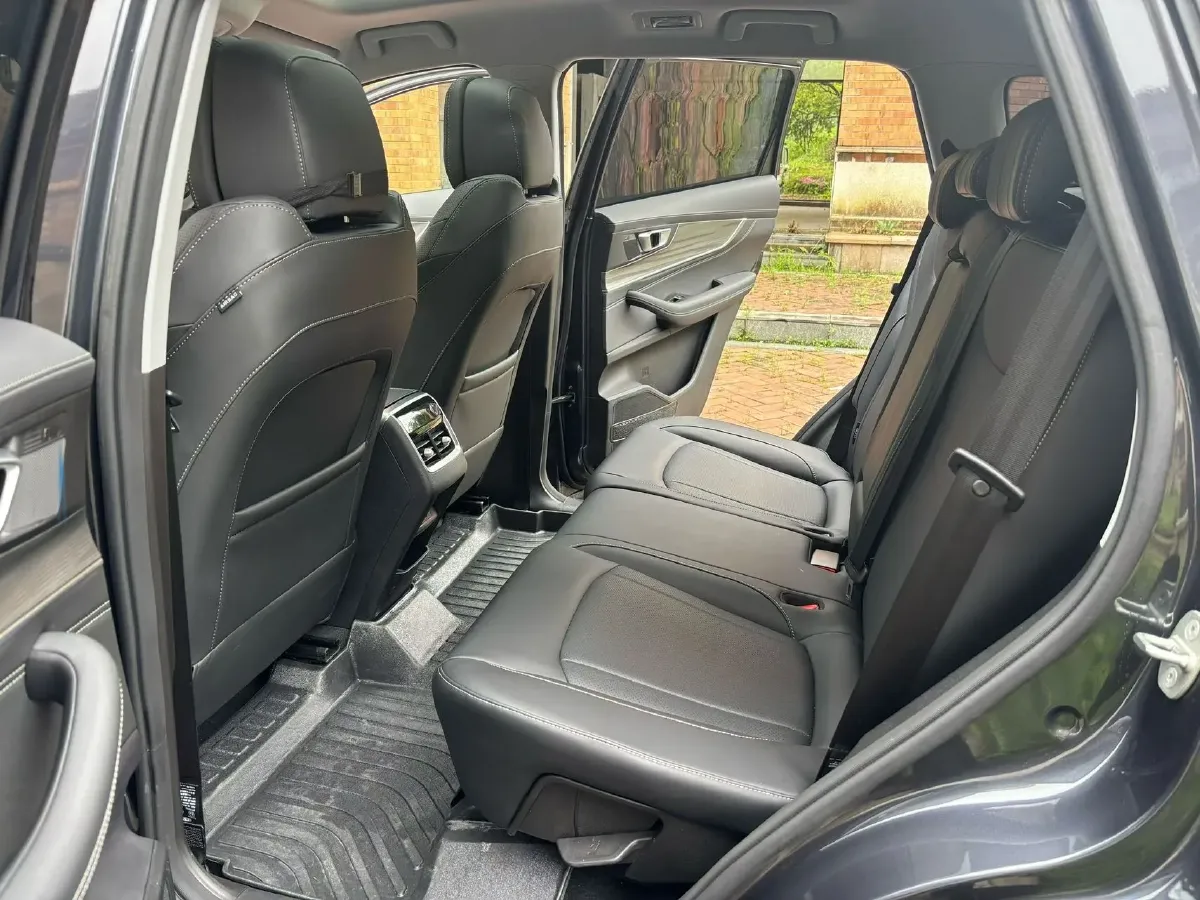 2023 Chery Tiggo 8 Plus 1.6T 197HP L4 7DCT,autocango,china used car exporter,china ev exporter,chinese used car exporter,chinese used ev exporter