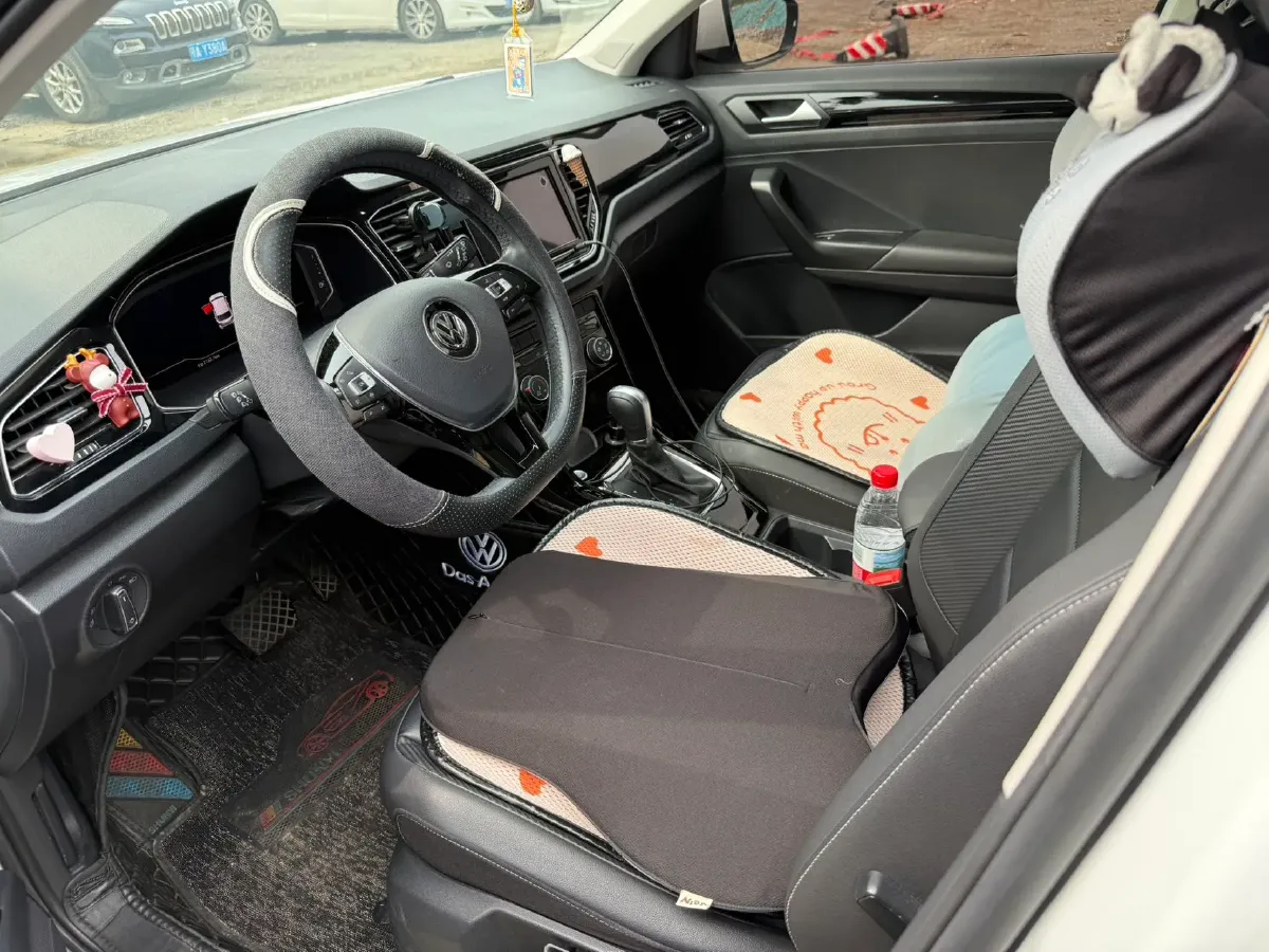 2020 Volkswagen T-Roc 1.4T 150HP L4 7DCT,autocango,china used car exporter,china ev exporter,chinese used car exporter,chinese used ev exporter