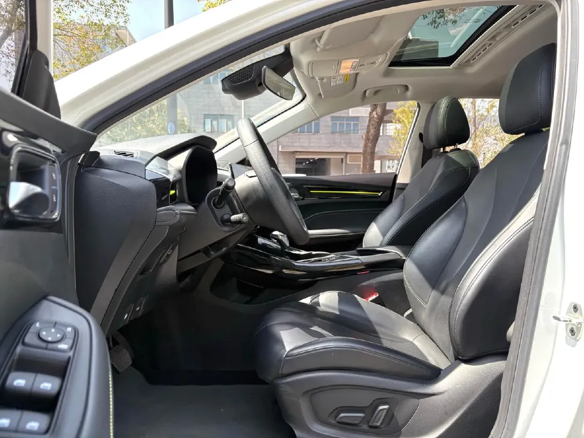 2021 Roewe i5 1.5L 120HP L4 CVT,autocango,china used car exporter,china ev exporter,chinese used car exporter,chinese used ev exporter