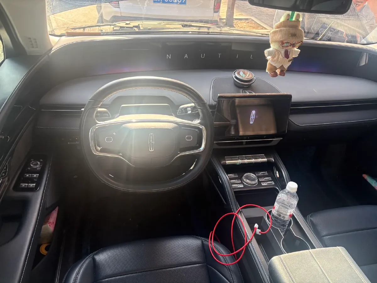 2023 Lincoln Nautilus 2.0T 261HP L4 8AT,autocango,china used car exporter,china ev exporter,chinese used car exporter,chinese used ev exporter