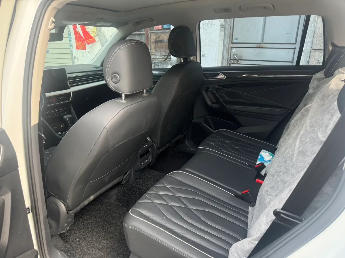 2023 Volkswagen Tiguan L 2.0T 186HP L4 7DCT,autocango,china used car exporter,china ev exporter,chinese used car exporter,chinese used ev exporter