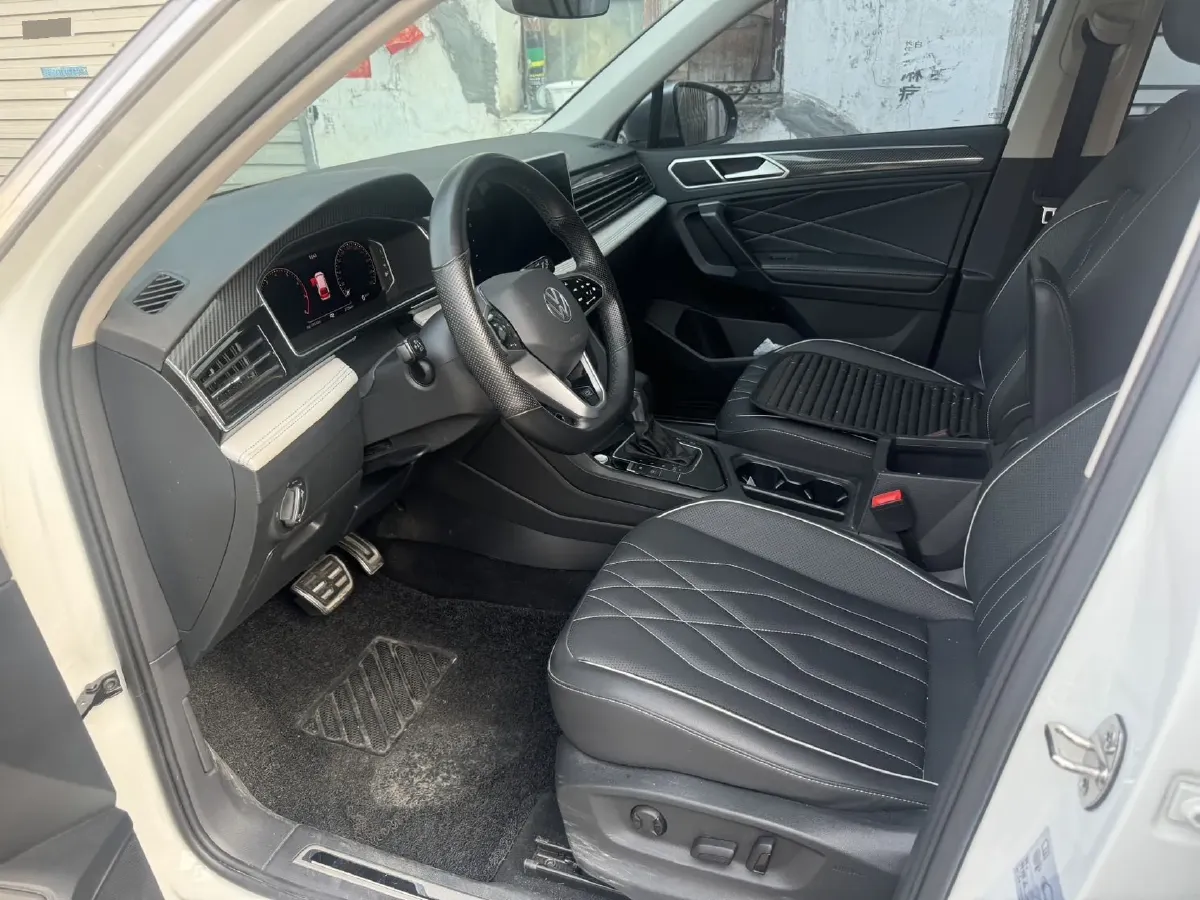 2023 Volkswagen Tiguan L 2.0T 186HP L4 7DCT,autocango,china used car exporter,china ev exporter,chinese used car exporter,chinese used ev exporter