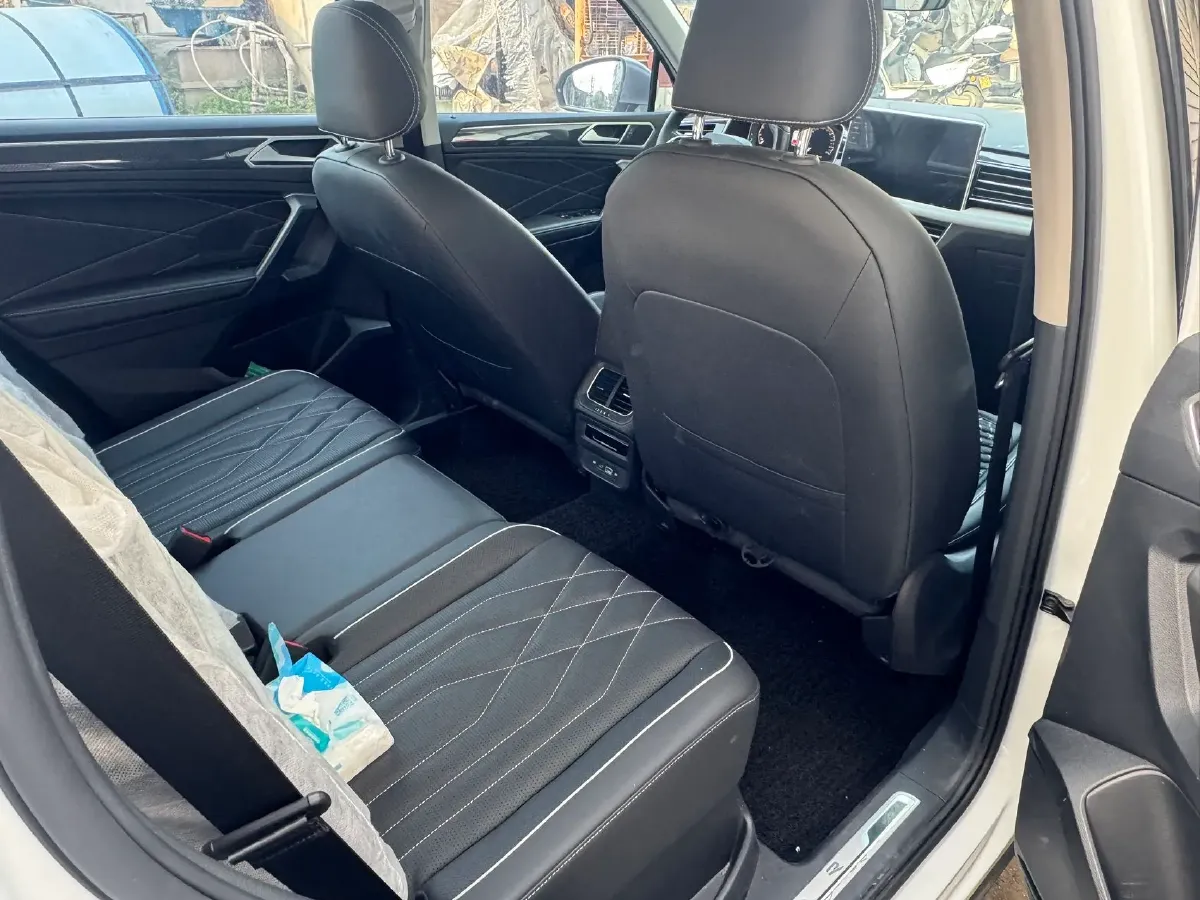 2023 Volkswagen Tiguan L 2.0T 186HP L4 7DCT,autocango,china used car exporter,china ev exporter,chinese used car exporter,chinese used ev exporter