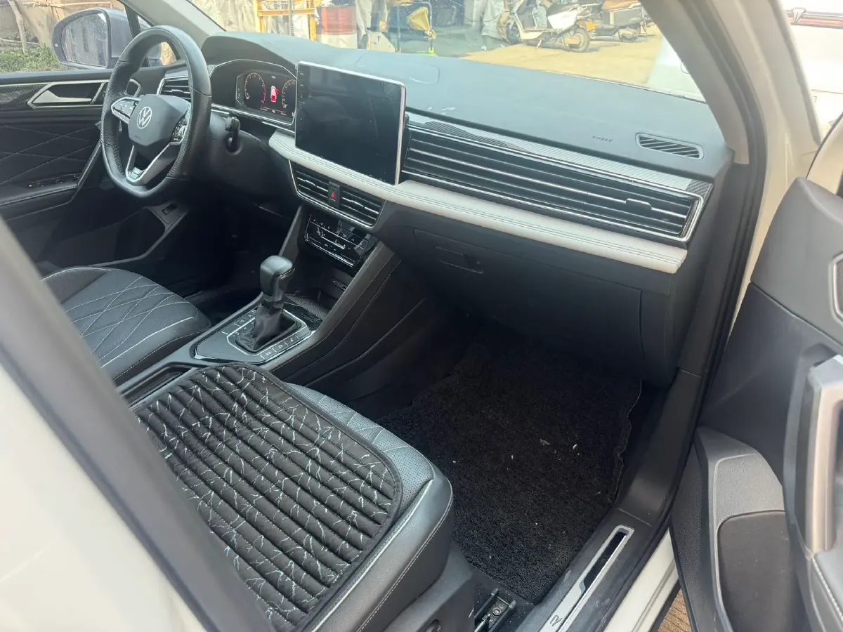 2023 Volkswagen Tiguan L 2.0T 186HP L4 7DCT,autocango,china used car exporter,china ev exporter,chinese used car exporter,chinese used ev exporter