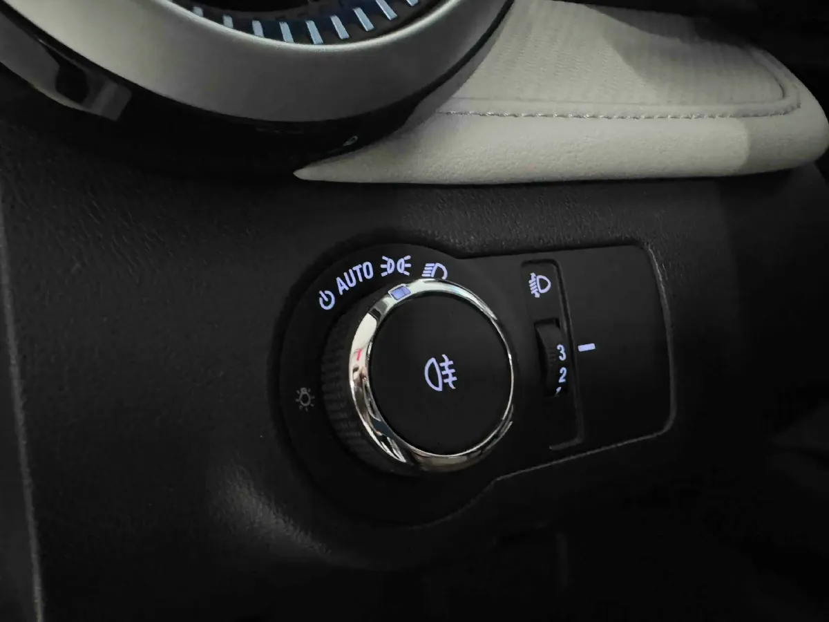 2023 Chevrolet Monza 1.5L 113HP L4 6DCT,autocango,china used car exporter,china ev exporter,chinese used car exporter,chinese used ev exporter