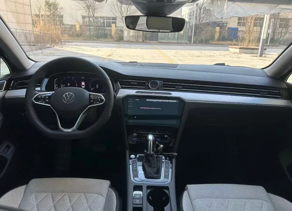 2024 Volkswagen Magotan 2.0T 186HP L4 7DCT,autocango,china used car exporter,china ev exporter,chinese used car exporter,chinese used ev exporter