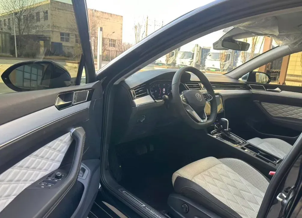 2024 Volkswagen Magotan 2.0T 186HP L4 7DCT,autocango,china used car exporter,china ev exporter,chinese used car exporter,chinese used ev exporter