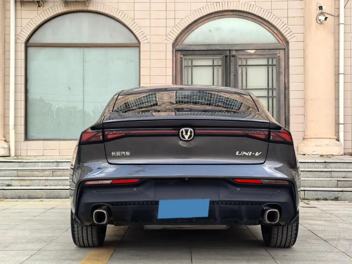 2023 ChangAn UNI-V 1.5T 188HP L4 7DCT,autocango,china used car exporter,china ev exporter,chinese used car exporter,chinese used ev exporter