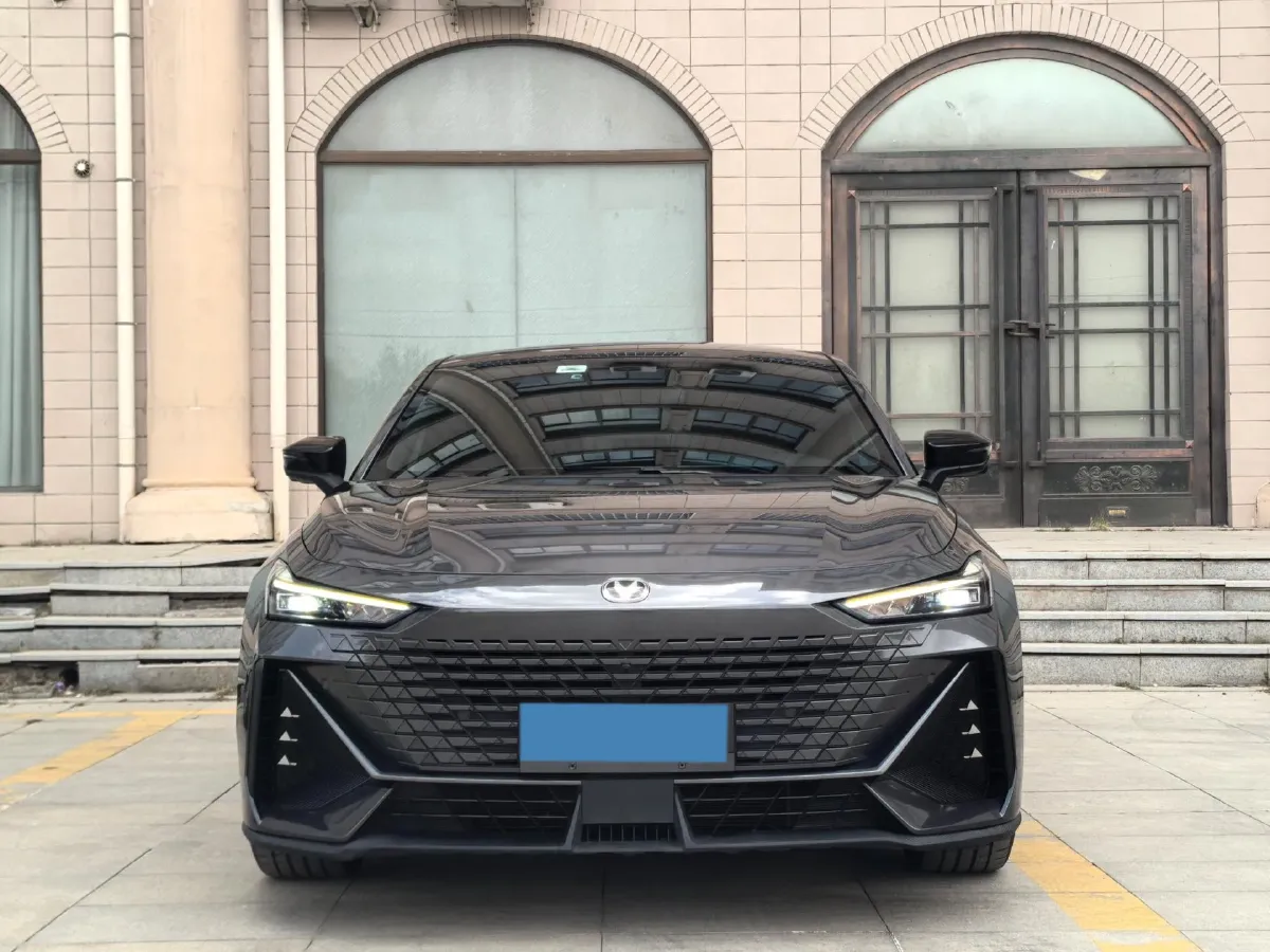 2023 ChangAn UNI-V 1.5T 188HP L4 7DCT,autocango,china used car exporter,china ev exporter,chinese used car exporter,chinese used ev exporter