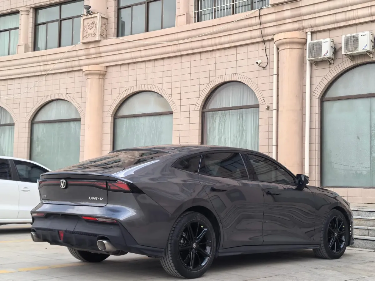 2023 ChangAn UNI-V 1.5T 188HP L4 7DCT,autocango,china used car exporter,china ev exporter,chinese used car exporter,chinese used ev exporter