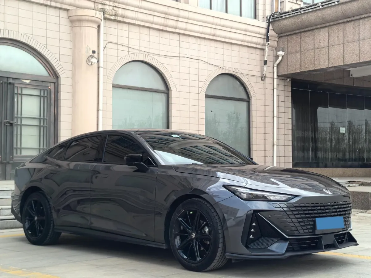 2023 ChangAn UNI-V 1.5T 188HP L4 7DCT,autocango,china used car exporter,china ev exporter,chinese used car exporter,chinese used ev exporter