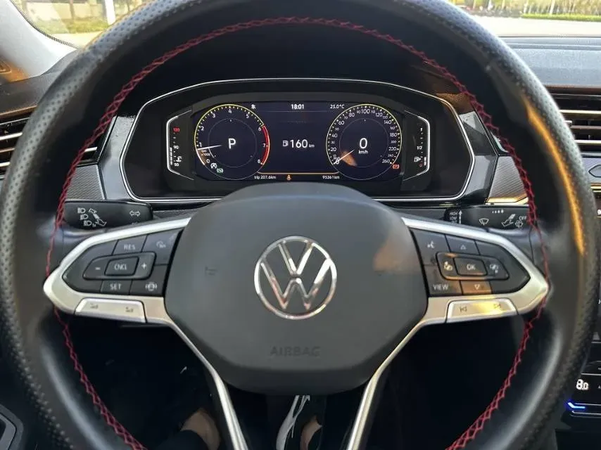 2020 Volkswagen Magotan 2.0T 186HP L4 7DCT,autocango,china used car exporter,china ev exporter,chinese used car exporter,chinese used ev exporter