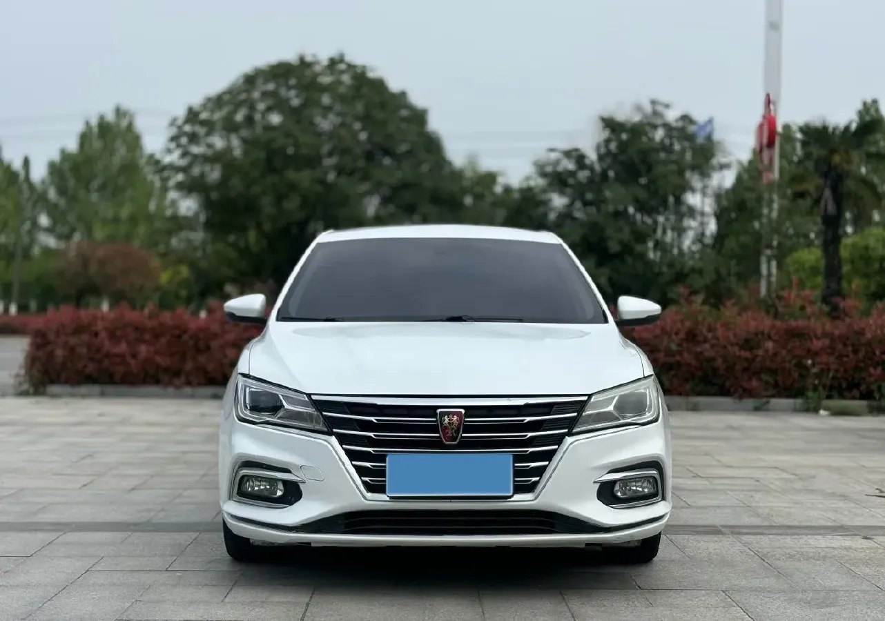 2020 Roewe i5 1.5L 120HP L4 5MT,autocango,china used car exporter,china ev exporter,chinese used car exporter,chinese used ev exporter