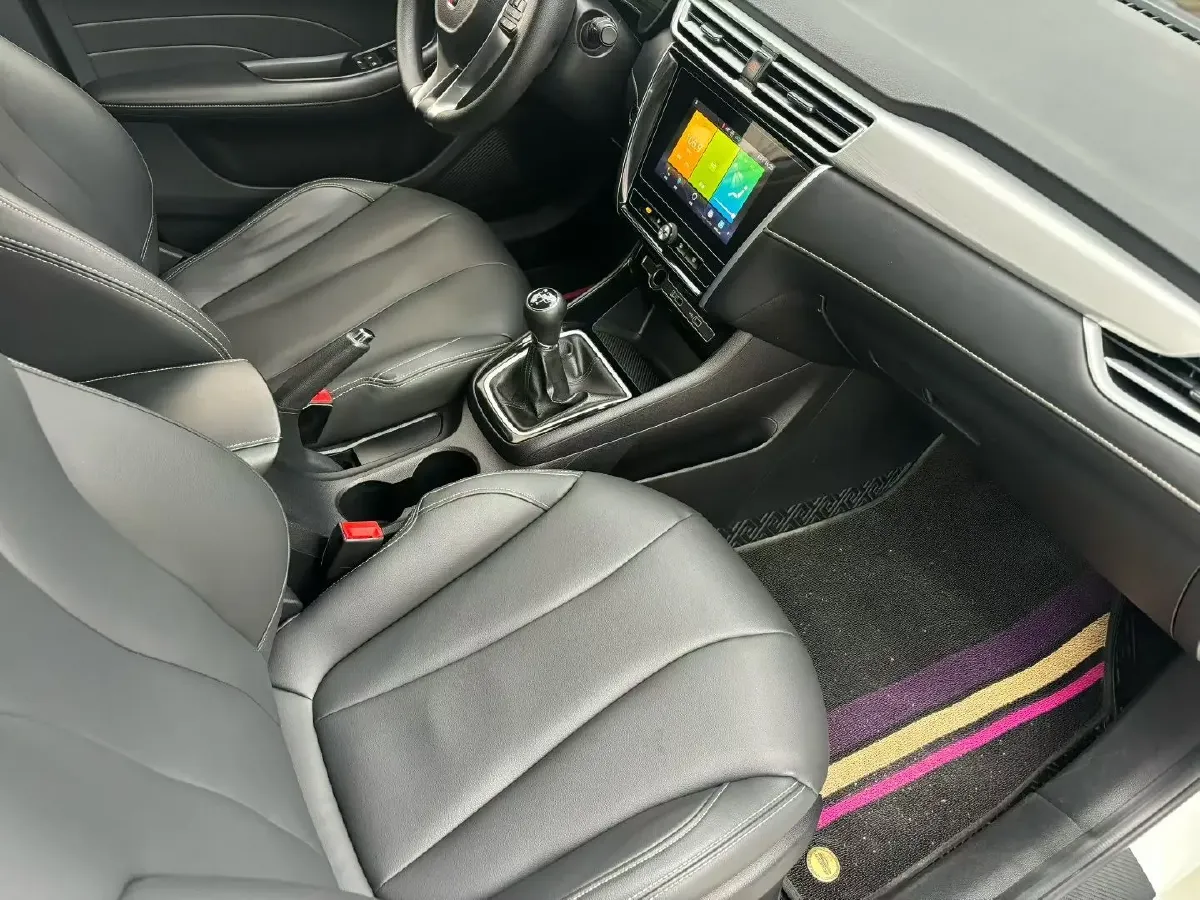 2020 Roewe i5 1.5L 120HP L4 5MT,autocango,china used car exporter,china ev exporter,chinese used car exporter,chinese used ev exporter