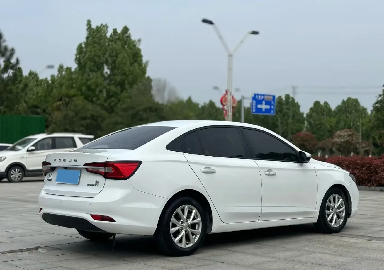 2020 Roewe i5 1.5L 120HP L4 5MT,autocango,china used car exporter,china ev exporter,chinese used car exporter,chinese used ev exporter