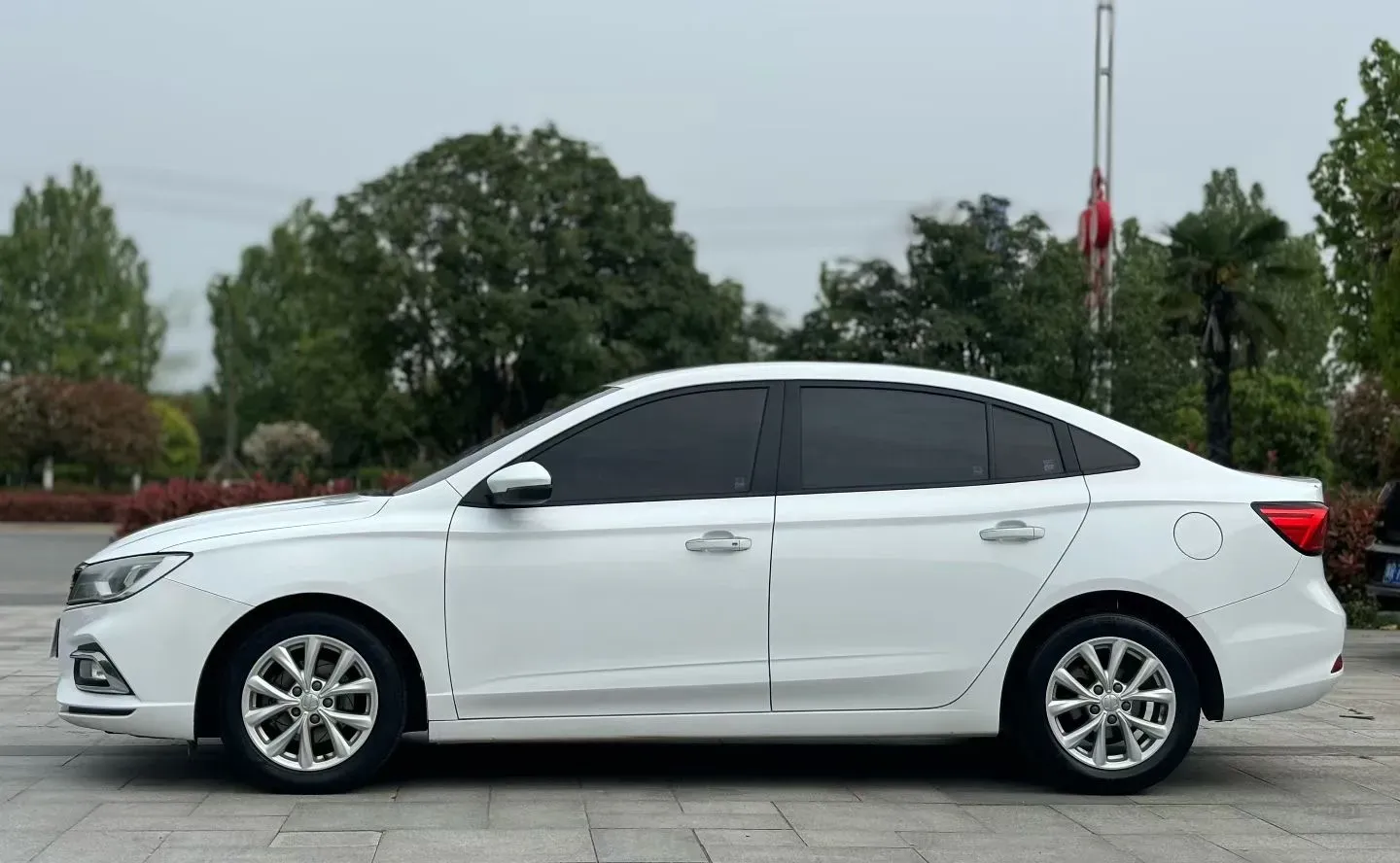 2020 Roewe i5 1.5L 120HP L4 5MT,autocango,china used car exporter,china ev exporter,chinese used car exporter,chinese used ev exporter