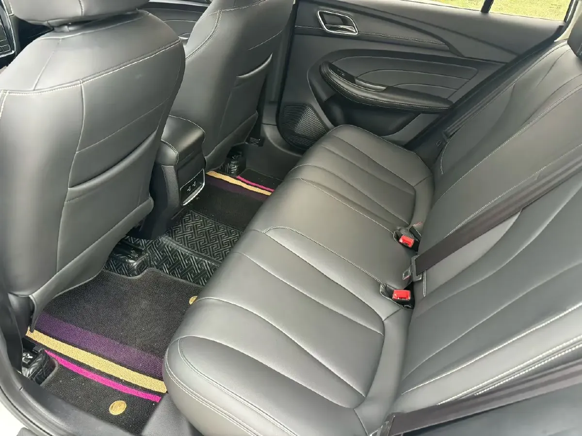 2020 Roewe i5 1.5L 120HP L4 5MT,autocango,china used car exporter,china ev exporter,chinese used car exporter,chinese used ev exporter