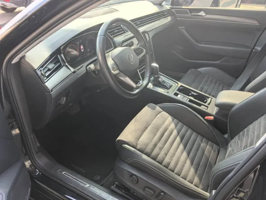 2020 Volkswagen Magotan 2.0T 186HP L4 7DCT,autocango,china used car exporter,china ev exporter,chinese used car exporter,chinese used ev exporter