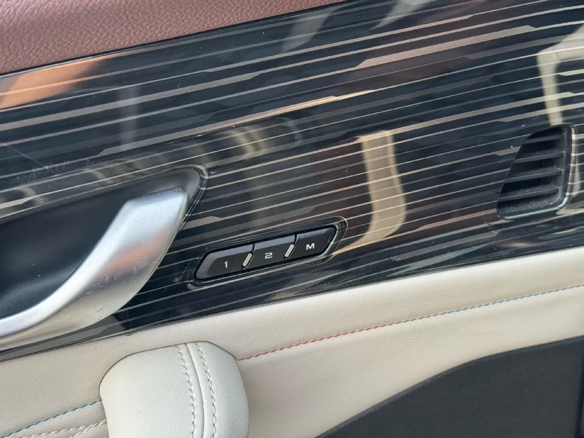 2021 Geely Monjaro 2.0T 218HP L4 7DCT,autocango,china used car exporter,china ev exporter,chinese used car exporter,chinese used ev exporter