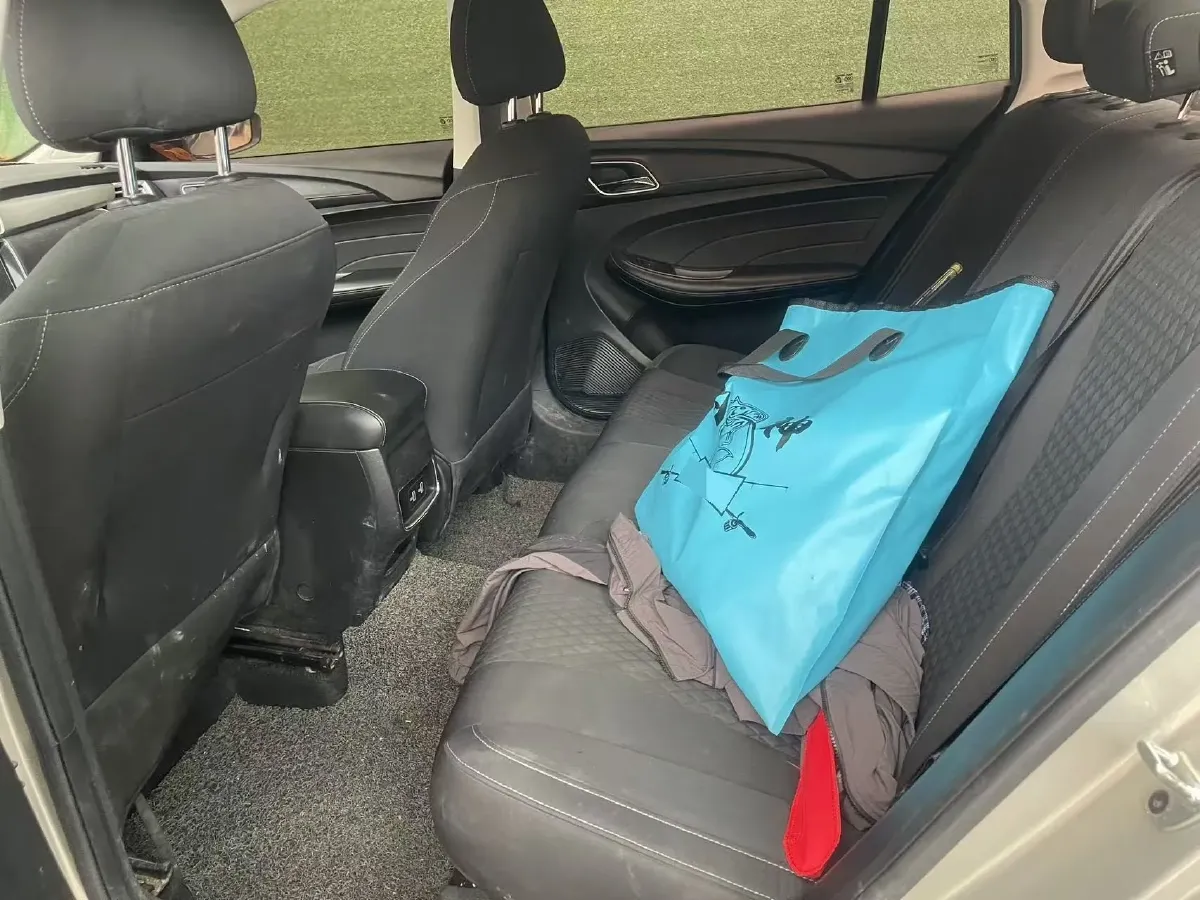 2019 Roewe i5 1.5L 120HP L4 CVT,autocango,china used car exporter,china ev exporter,chinese used car exporter,chinese used ev exporter