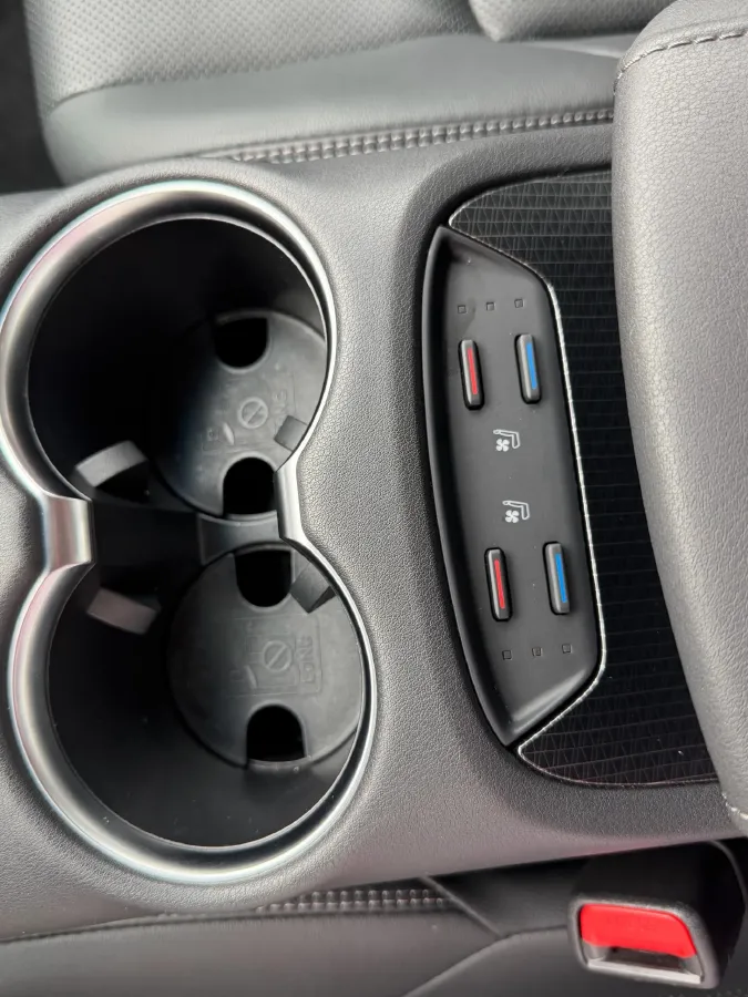 2024 Toyota Venza 2.5L 178HP L4 E-CVT Hybrid 4.9KWH,autocango,china used car exporter,china ev exporter,chinese used car exporter,chinese used ev exporter