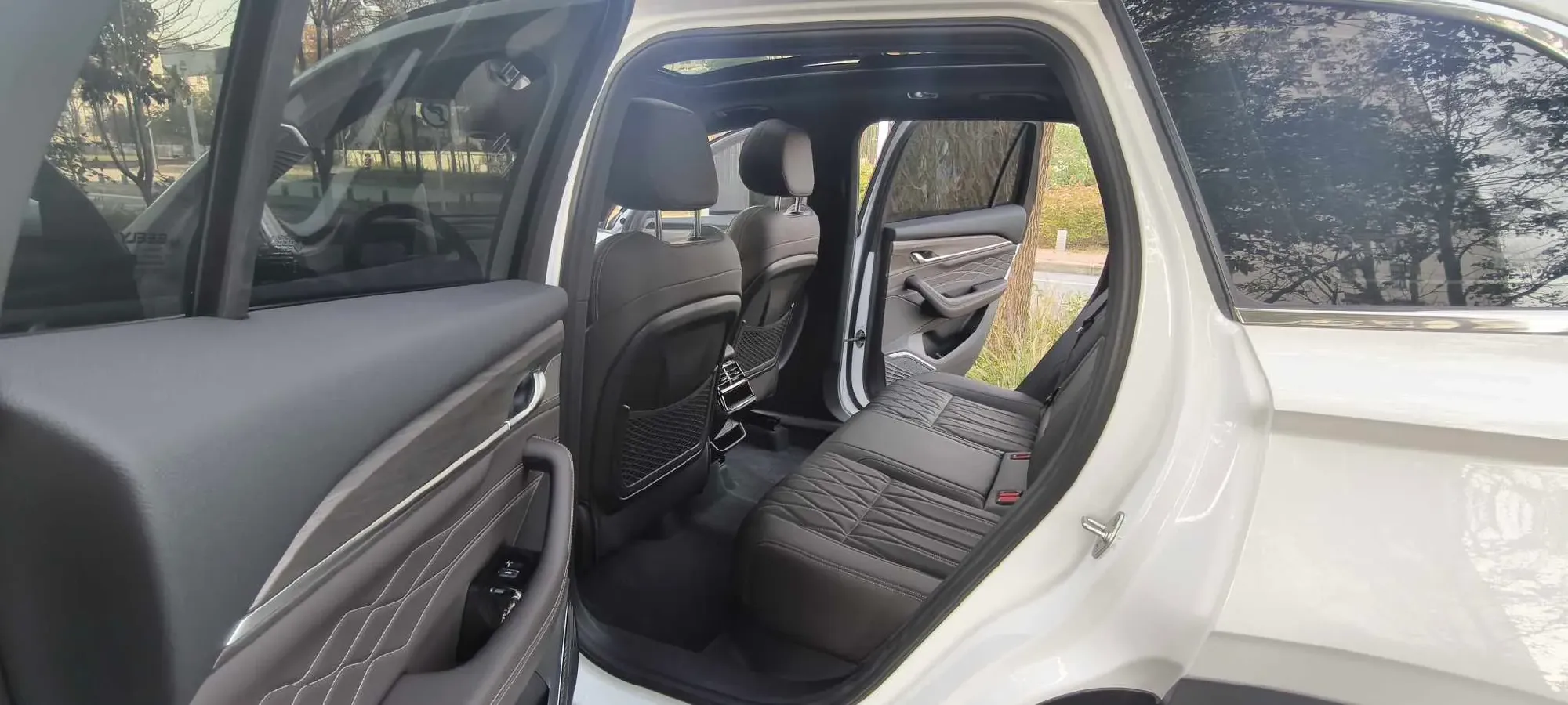 2025 Geely Monjaro 2.0T 238HP L4 8AT,autocango,china used car exporter,china ev exporter,chinese used car exporter,chinese used ev exporter